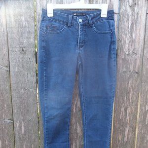 Lee Easy Fit Woman's Jeans | Size 4 Petite | Dark Blue